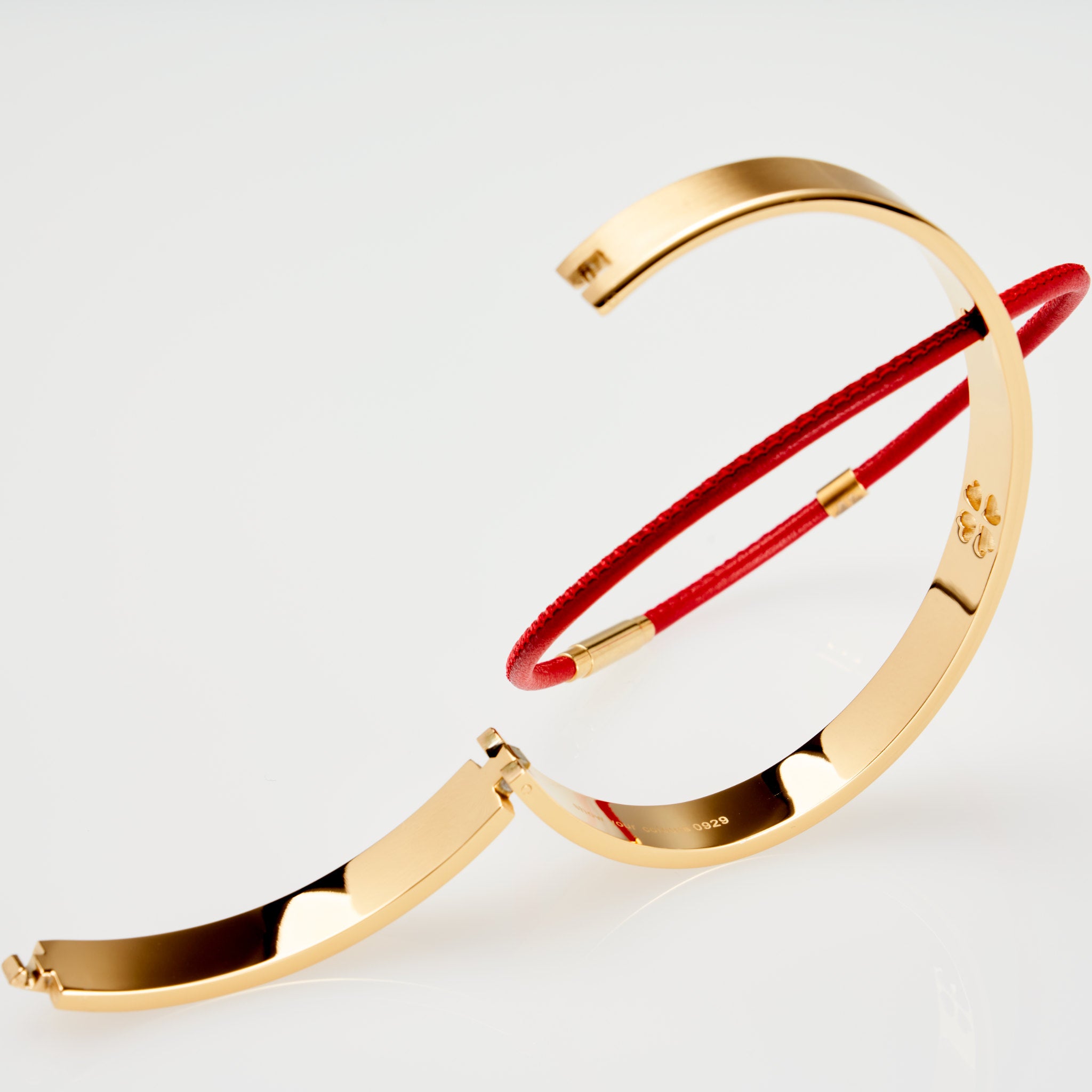 ONE WORLD Armreif gold gelasert